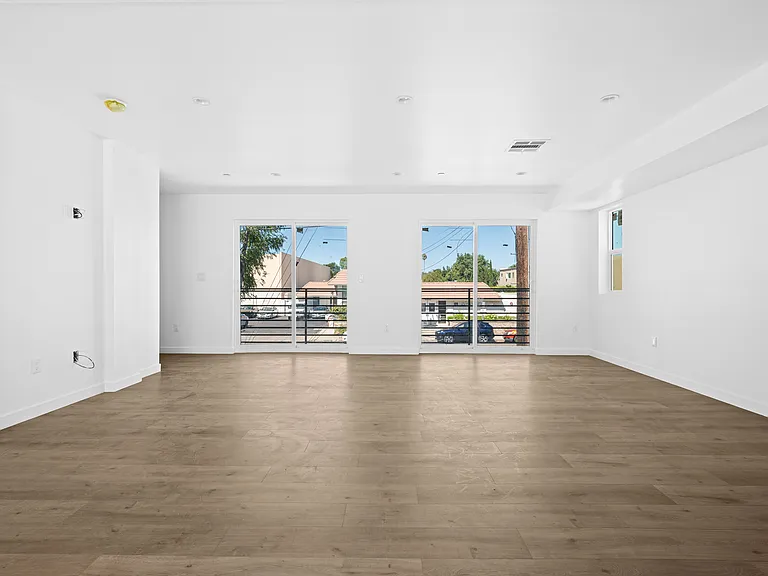 6830 Hazeltine Ave — Photo 47