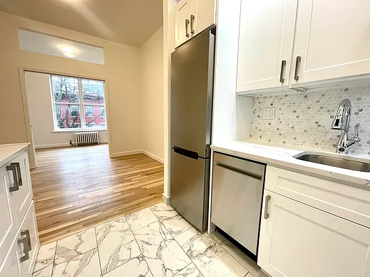 Rented by J PRESTON AND ASSOCIATES INC | media 5