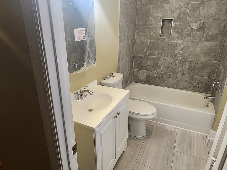 118 W 54th St #B — Photo 9