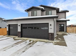 604 6th St SW, Surrey, ND 58785