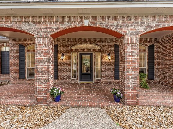 5th image of 130 E Fairbranch Cir
