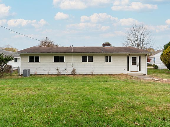 2nd image of 6728 Schreiner St E
