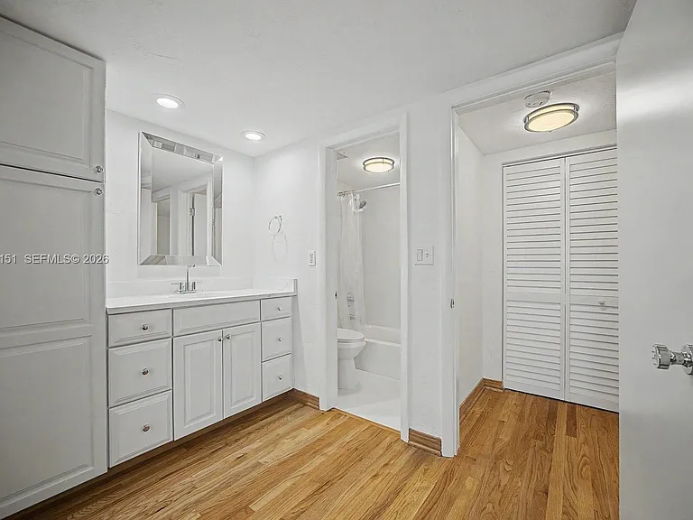 1205 Mariposa Ave #415 — Photo 9