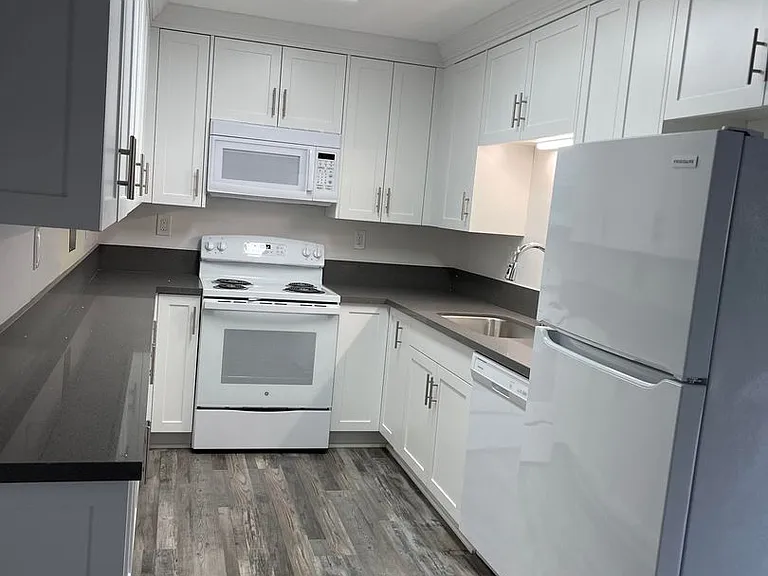 Nightingale Apartments — Photo 13