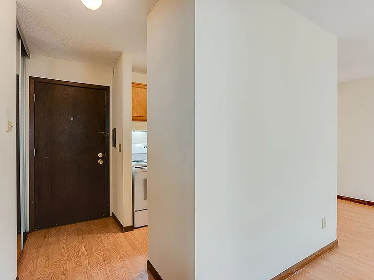 2017 Pillsbury Apartments — Photo 15