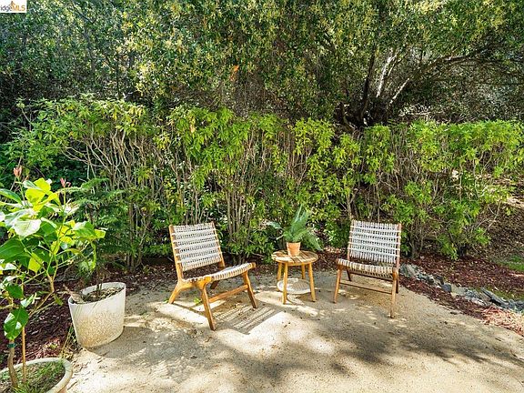 2nd image of 1368 Ridgecrest Rd