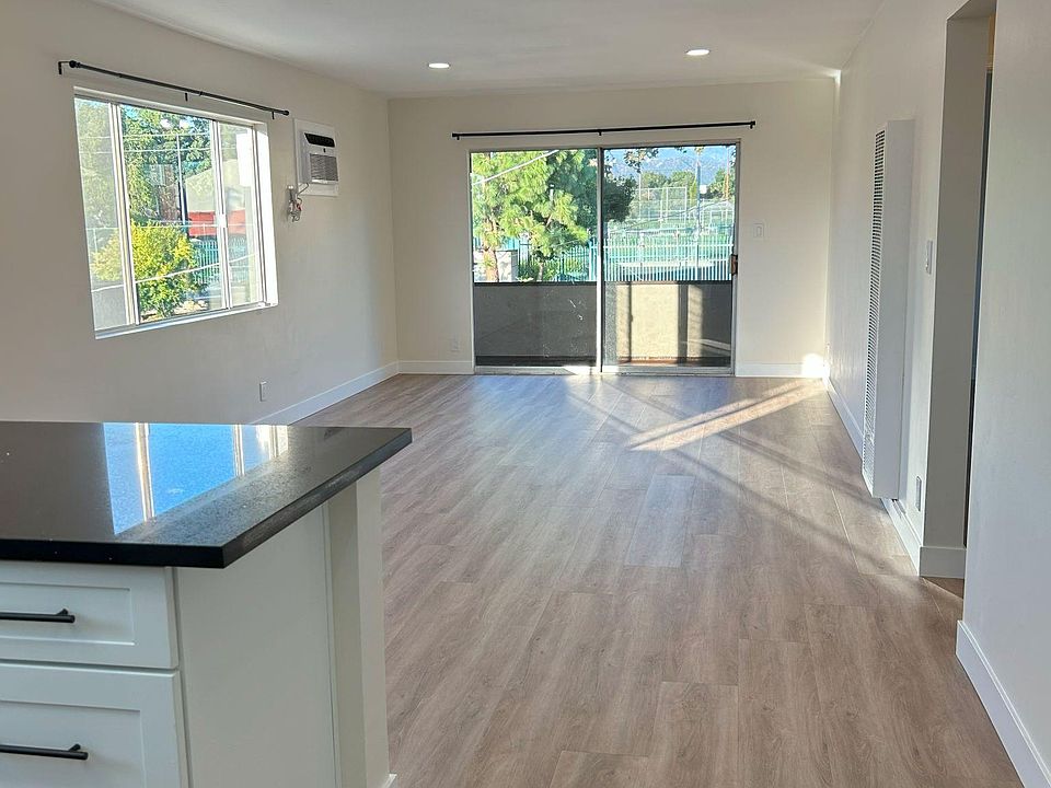 1st image of 2728 Crestmoore Pl #E