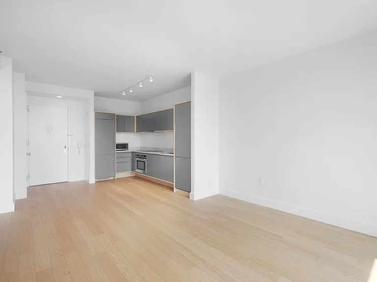 10 City Point #32G — Photo 5