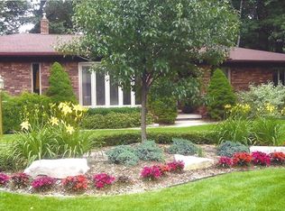 4866 Whispering Pines Dr, Shelby Township, MI