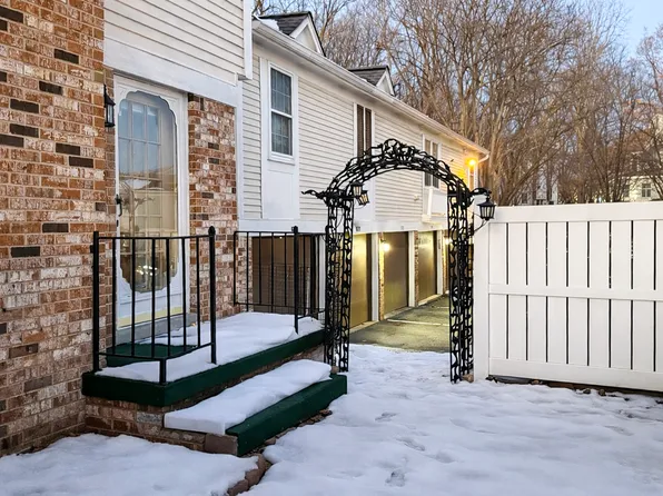 21330 E Glen Haven Cir #222, Northville, MI 48167