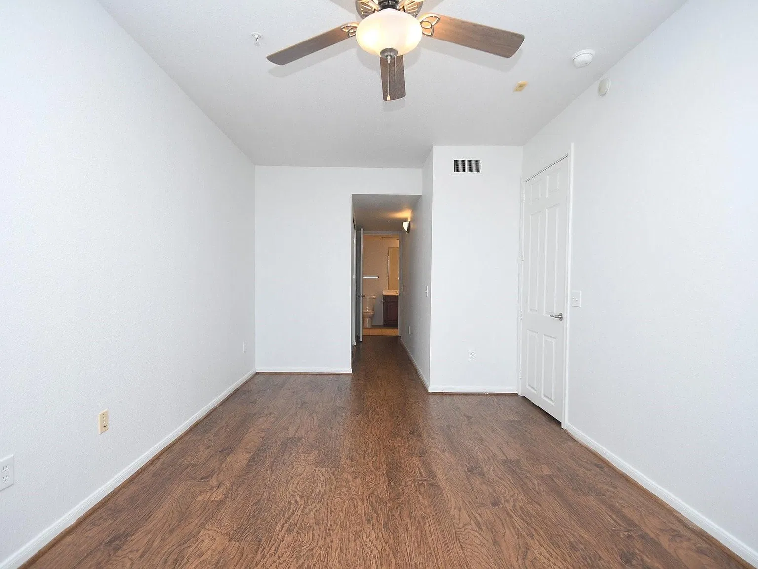 7575 Kirby Dr — Photo 4