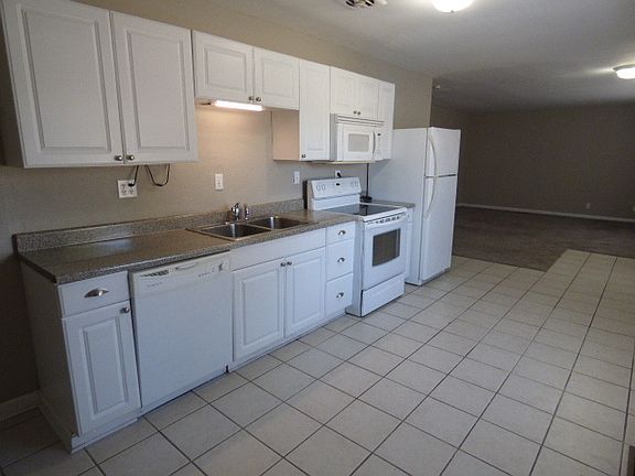 5th image of 72 Imperial Dr