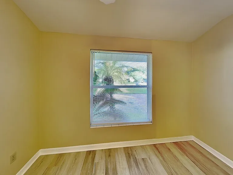 2512 Sea Breeze Ct — Photo 16