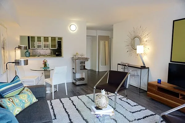 Rented by Greystar | media 2