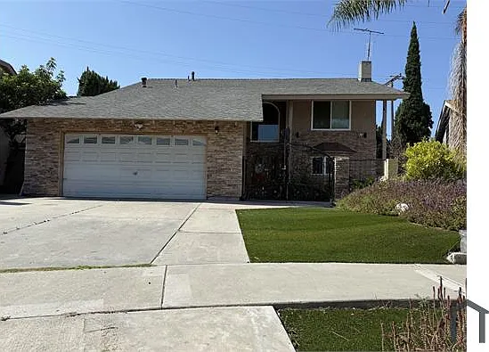 933 S Susan St — Photo 1