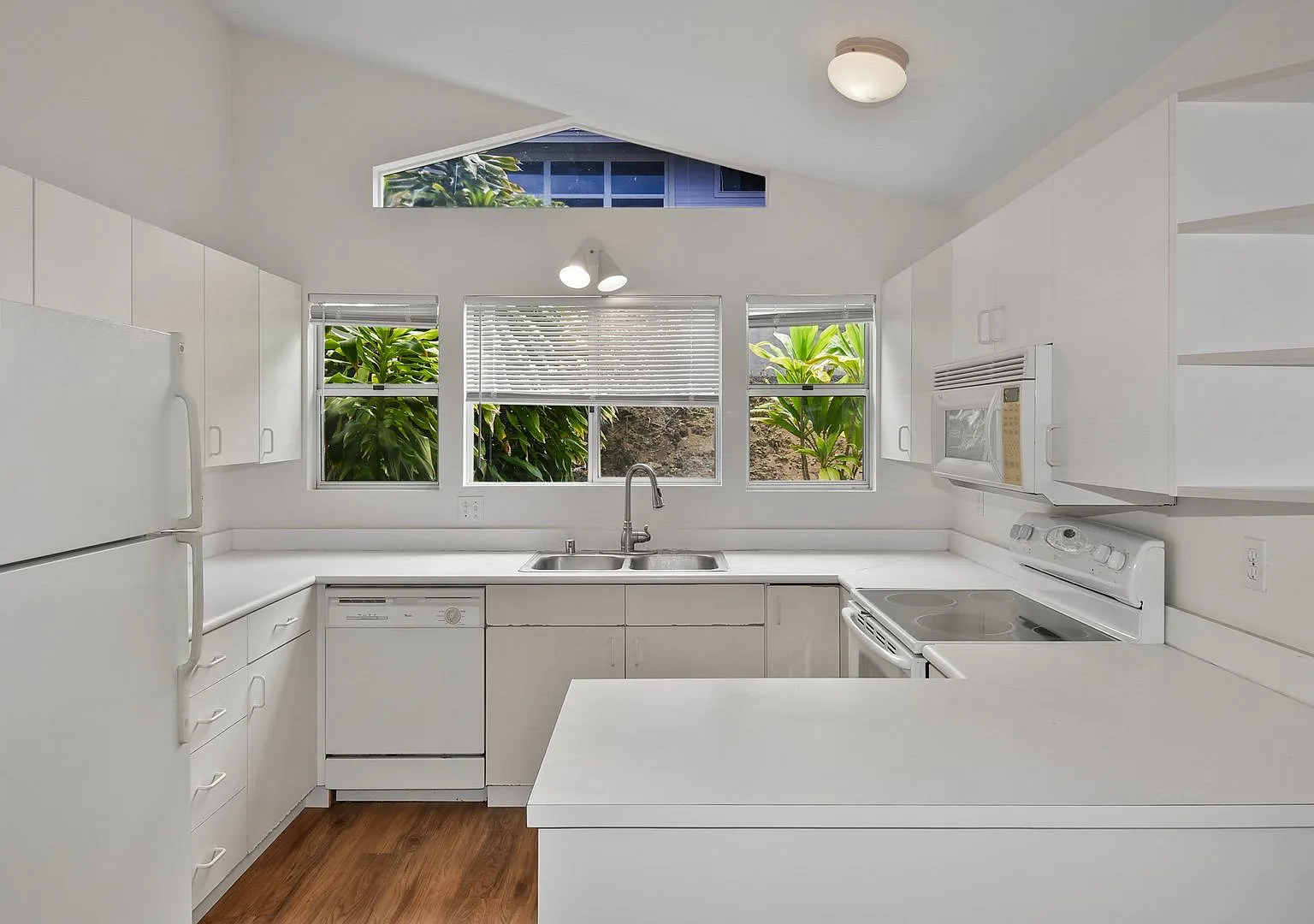 Pines II 2 Bedroom 2 Bath Unfurnished Rental — Photo 4