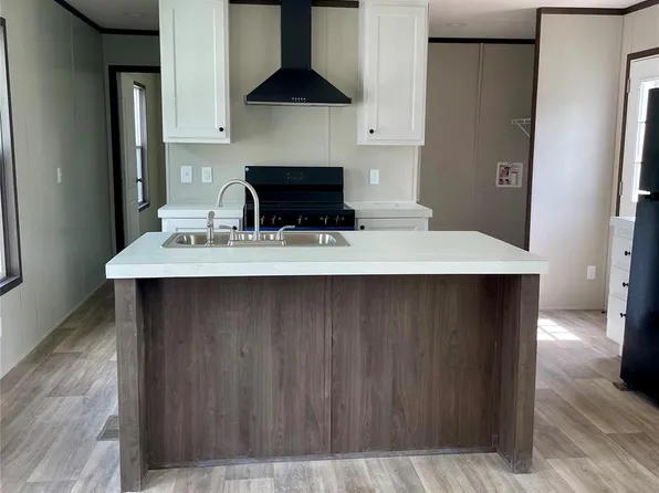 720 S Shanks St Trailer 6, Clute, TX 77531