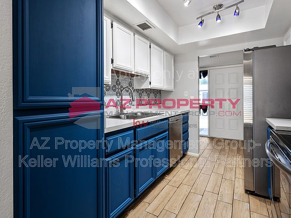 4th image of 938 E Villa Maria Dr