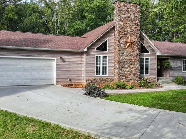 1002 Curtis Ln, Pilot Mountain, NC 27041