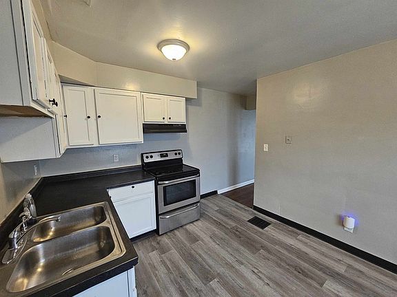 3rd image of 384 S Napoleon Ave