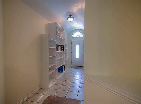 5th image of 560 Willowview Dr