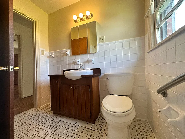 204 Zandale Dr — Photo 15