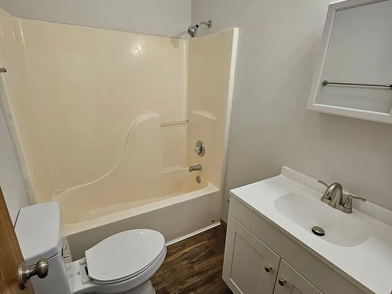 1100 W Crow St — Photo 19