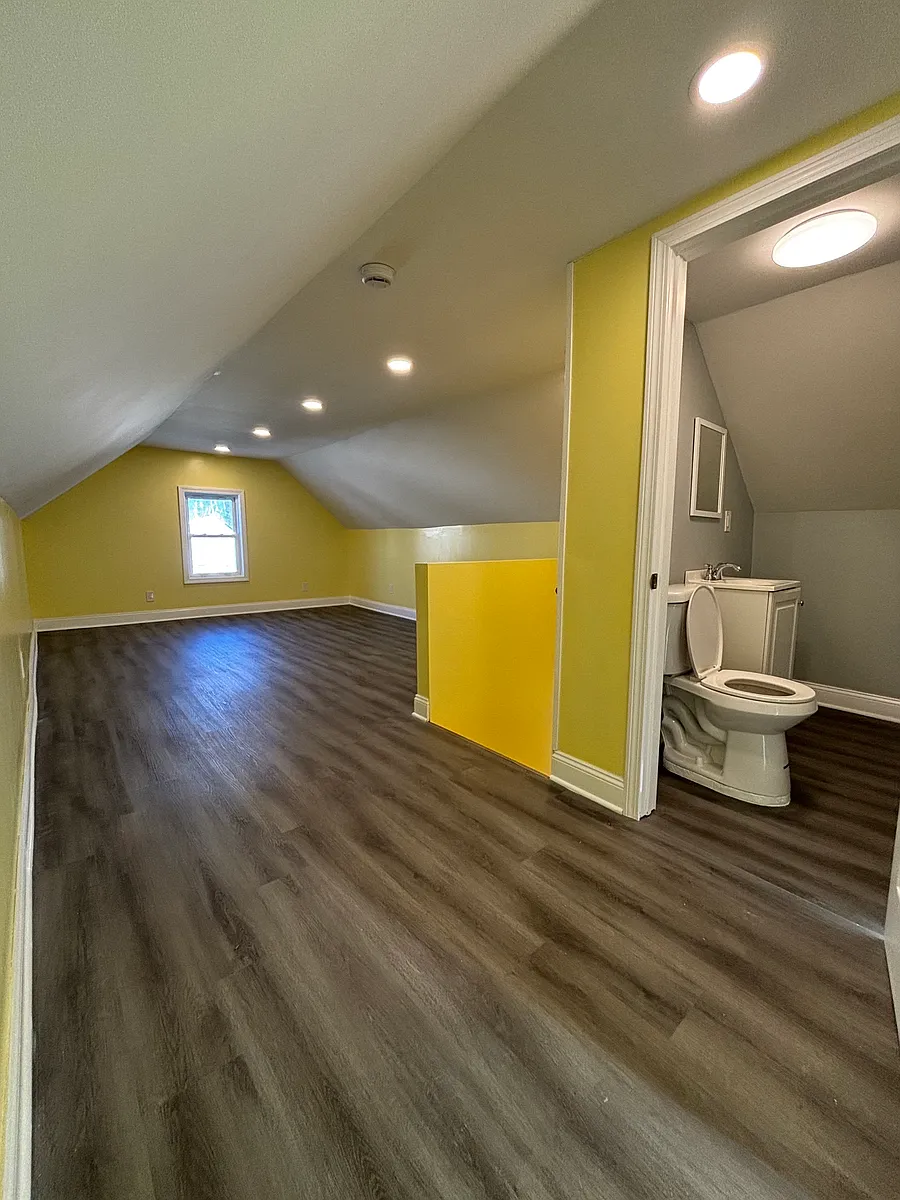 Building Photo - 154 Marshall St #2