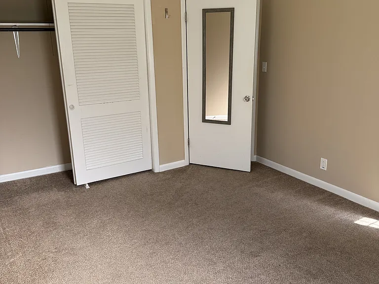 116 Walton Ct — Photo 2