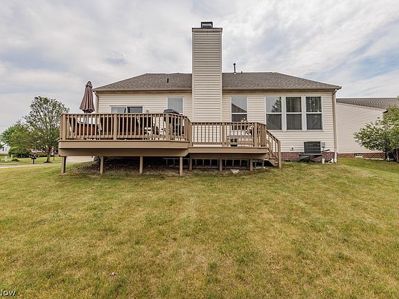 3rd image of 227 Lexington Cir
