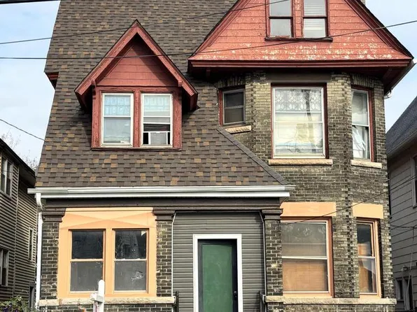 2000 W Pierce STREET, Milwaukee, WI 53204