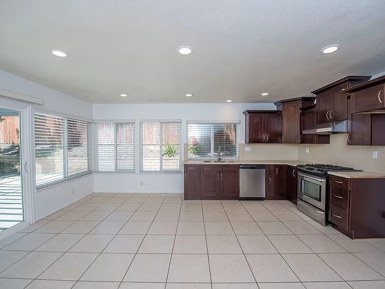 4395 Avenida De Las Flores — Photo 8