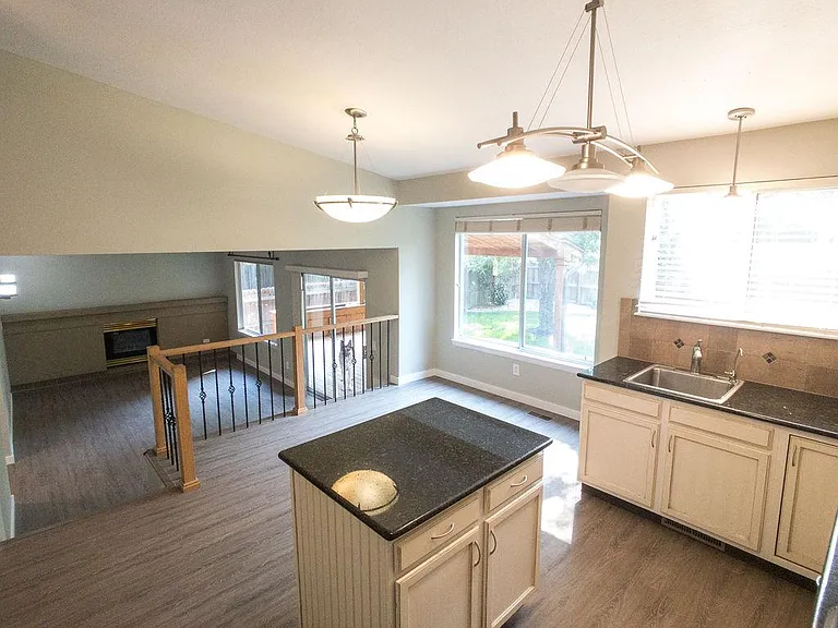1105 Stoneham St — Photo 24