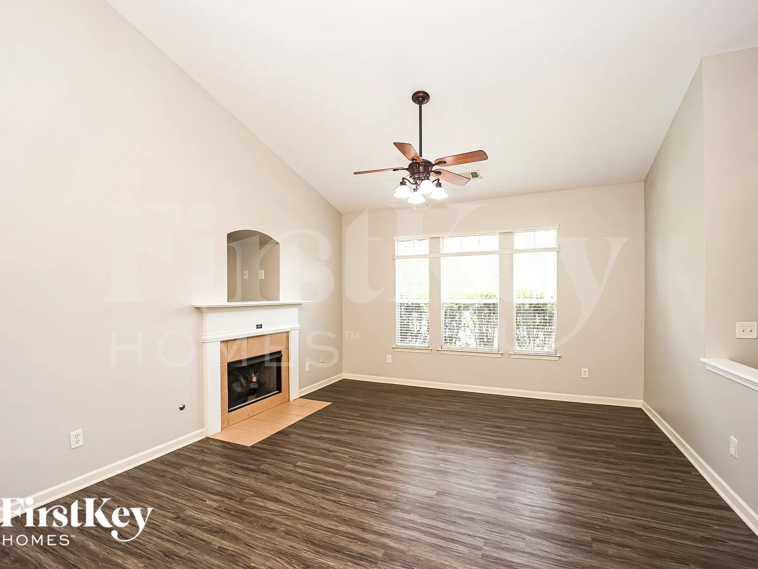 3 bed, 2.0 bath, 1587 sqft, $1,910 — Photo 3