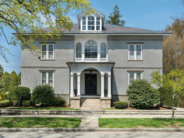 89 State St, Bristol, RI 02809