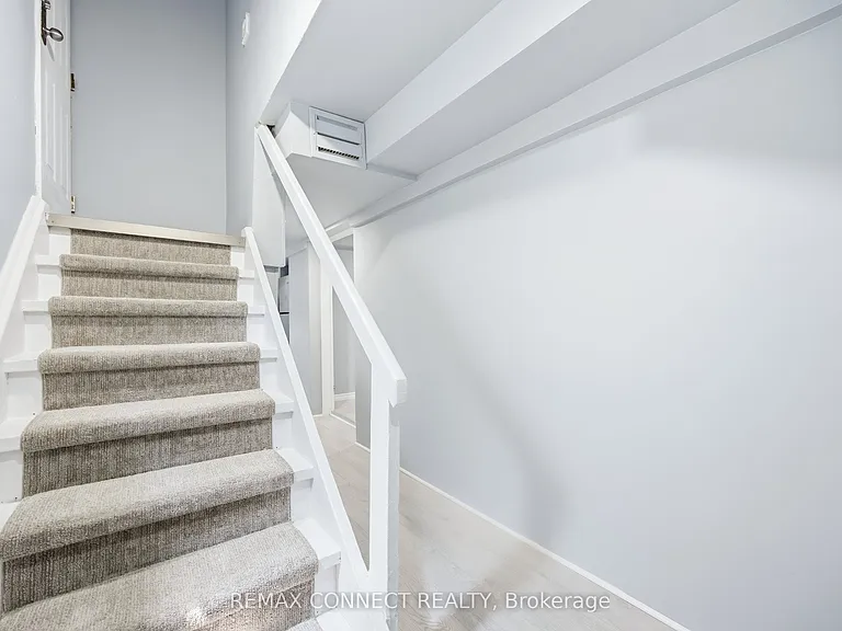 50 Palmerston Ave #LOWER — Photo 20