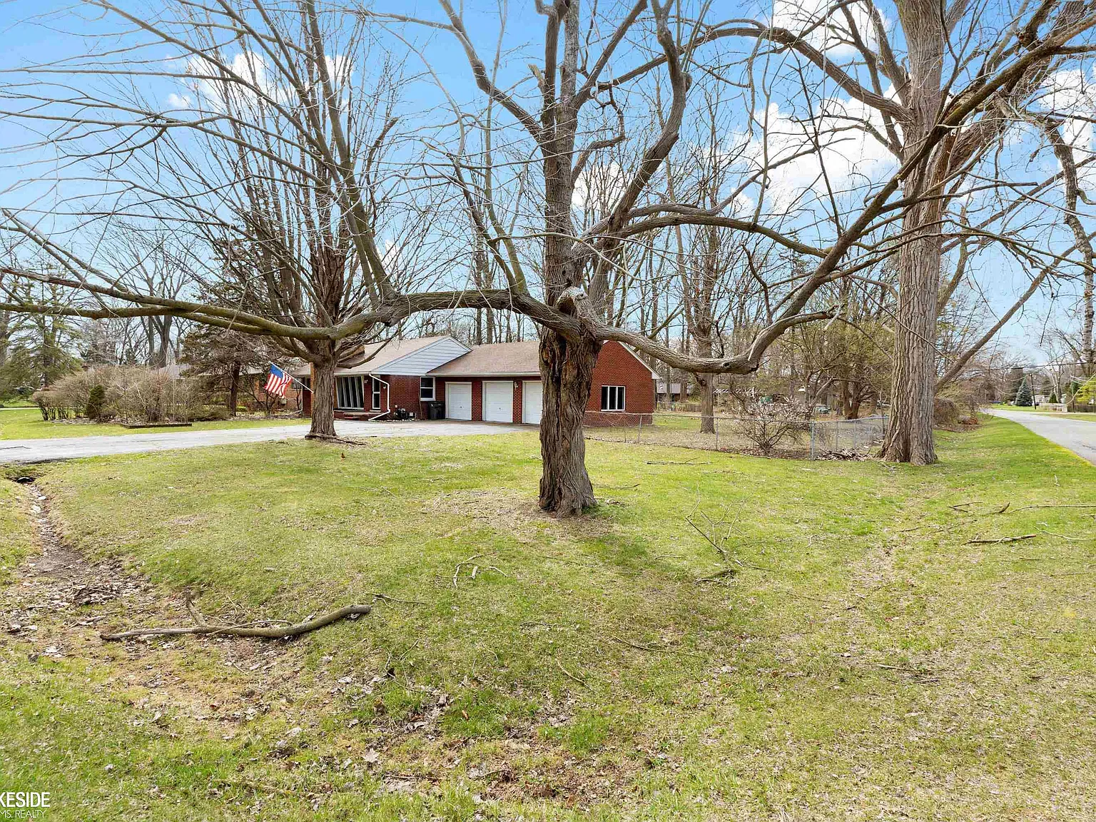 3 bed, 1.0 bath, 1096 sqft, $2,100 — Photo 4