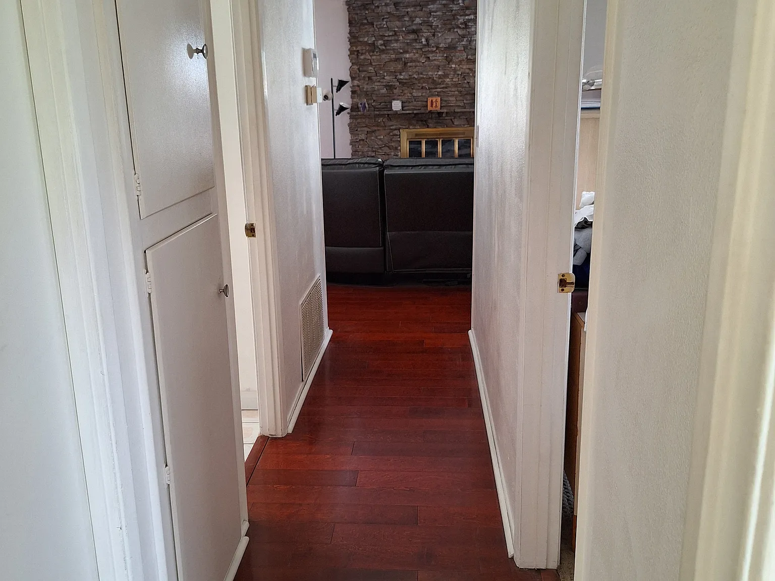1 bed, 1300 sqft, $1,300 — Photo 1