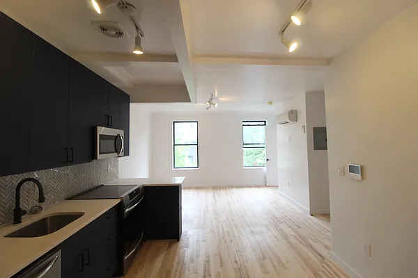 Rented by Grand & Co. | media 4