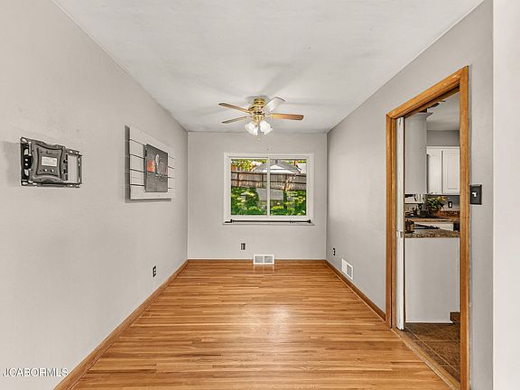 4th image of 412 Meier Dr