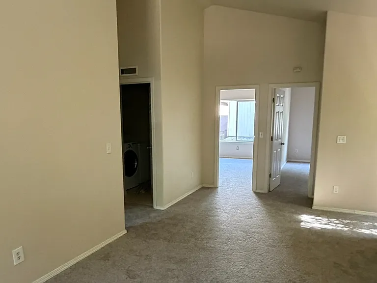 7502 NE Catherine Ct — Photo 3