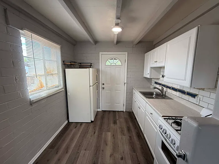 827 N Columbus Blvd — Photo 10