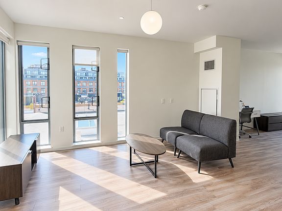 2nd image of 1047A Commonwealth Ave #S10