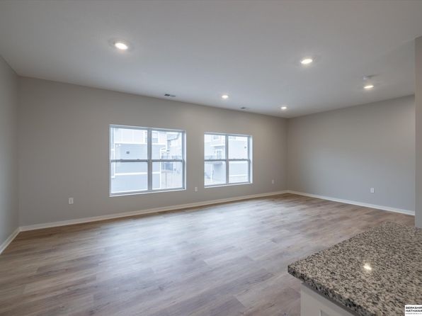 5403 S 208th Ct, Elkhorn, NE 68022 view 2