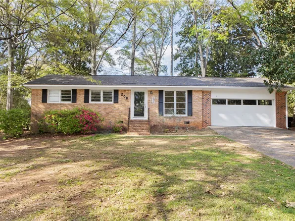 208 Preston Ct, Opelika, AL 36801