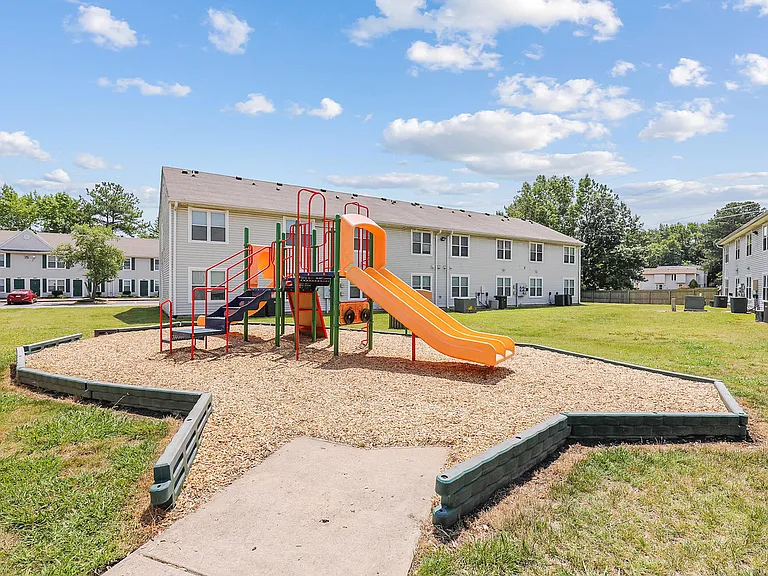 Dominion Pines Apartments — Photo 8
