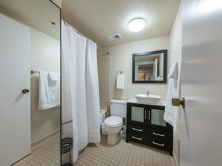 Reno Regency Apartments — Photo 8