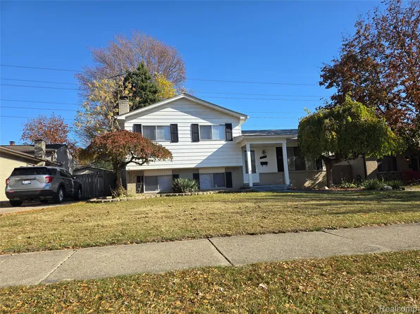 33828 Stonewood Dr, Sterling Heights, MI 48312