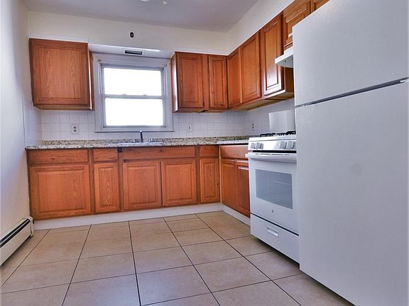 3rd image of 176 Voss Ave #2
