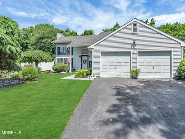 8 Snowdrift Lane, Howell, NJ 07731